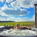 A La Lisiere Du Bois