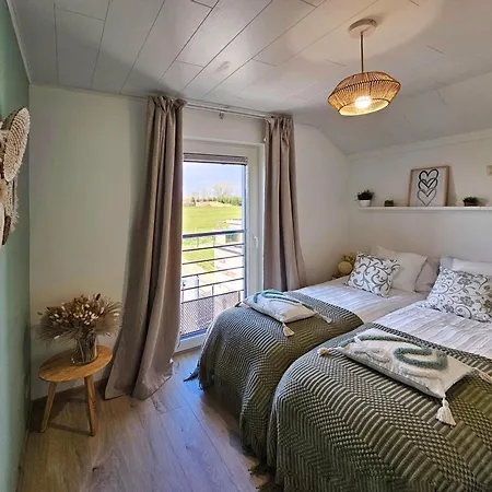 A La Lisiere Du Bois