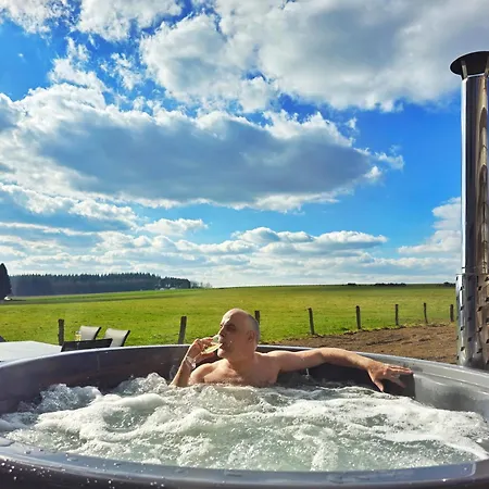 A La Lisiere Du Bois