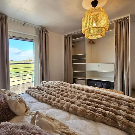 à La Lisière Du Bois *